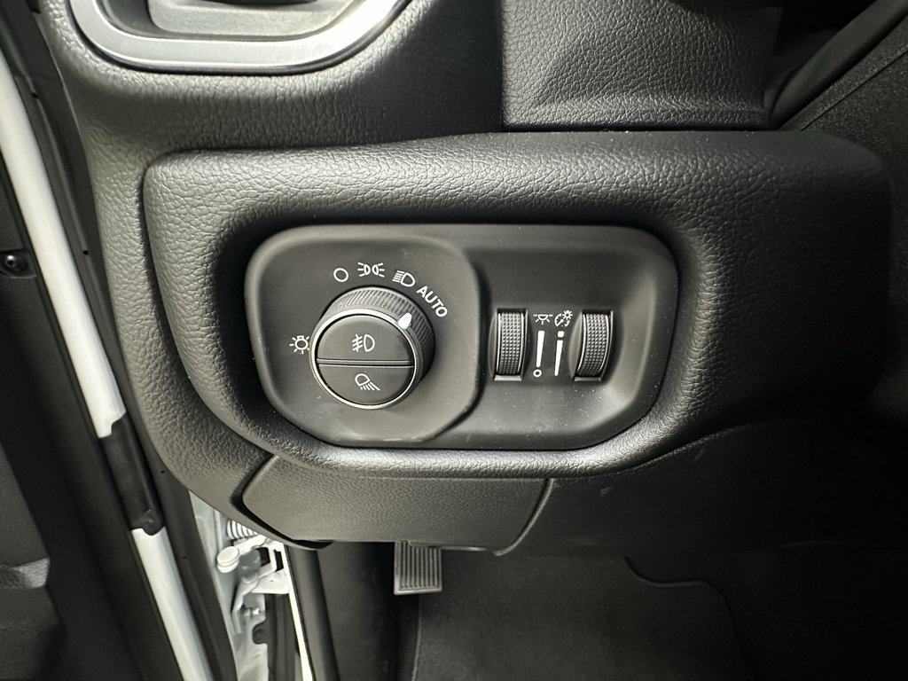 Used 2026 RAM 2500 Laramie AWD/4WD image 25