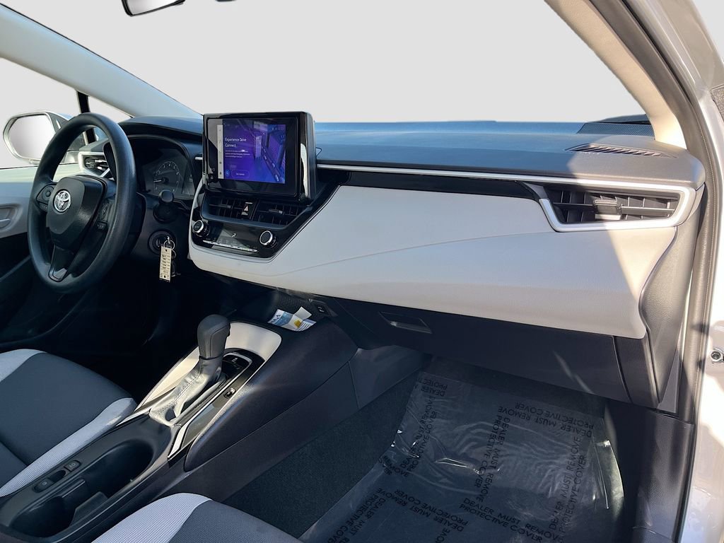 Used 2025 Toyota Corolla LE image 27