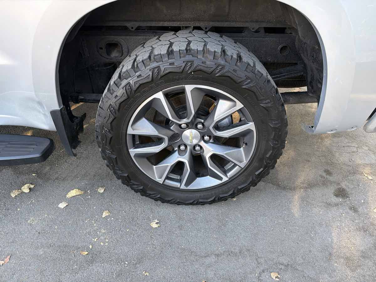 Used 2021 Chevrolet Silverado 1500 LT w/ Z71 Off-Road Package AWD/4WD image 8