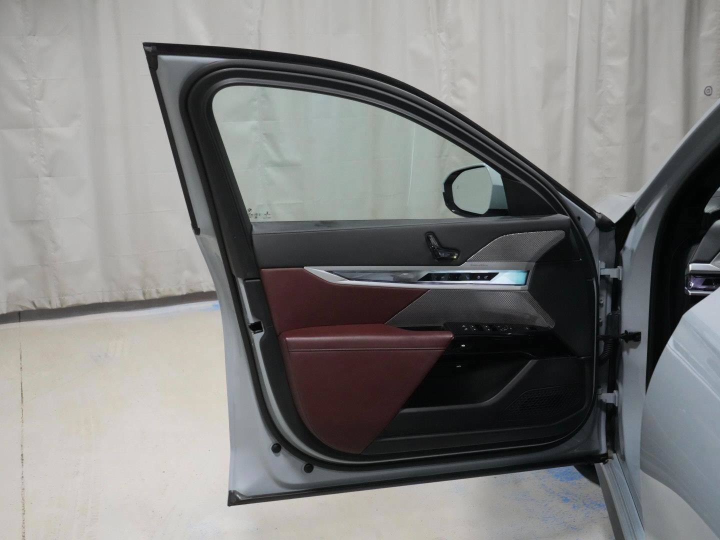Certified 2023 BMW 760i xDrive w/ Parking Assistance Package image 29