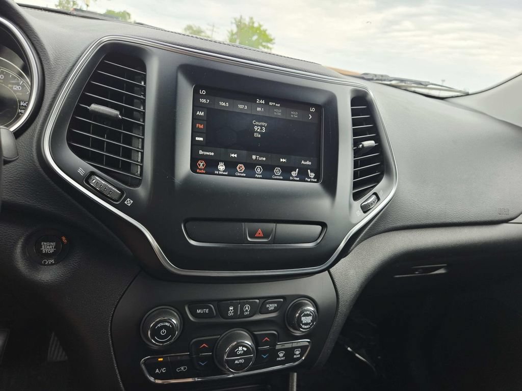 Used 2019 Jeep Cherokee Latitude Plus w/ Comfort/Convenience Group AWD/4WD image 24