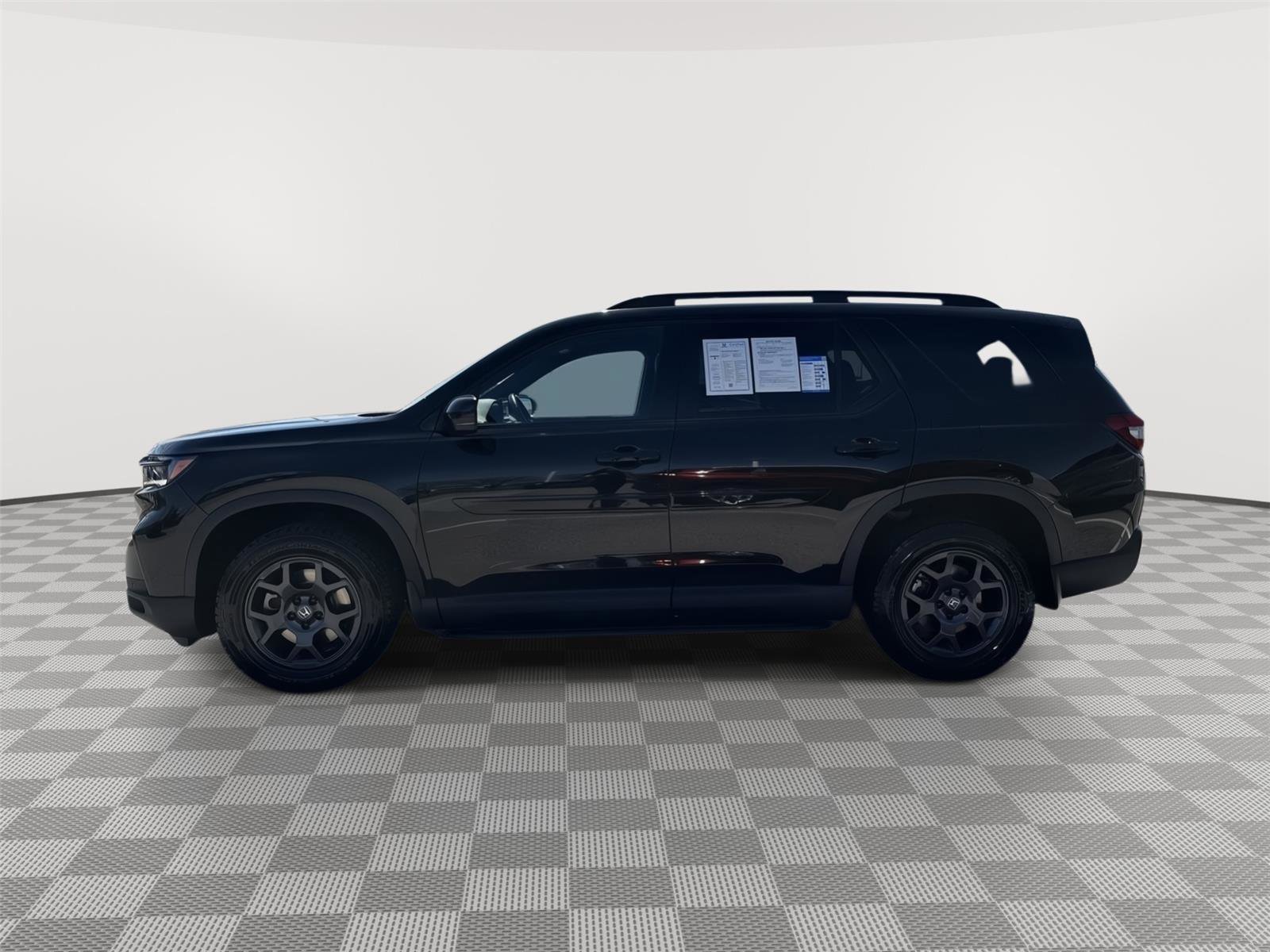 Certified 2024 Honda Pilot TrailSport image 3