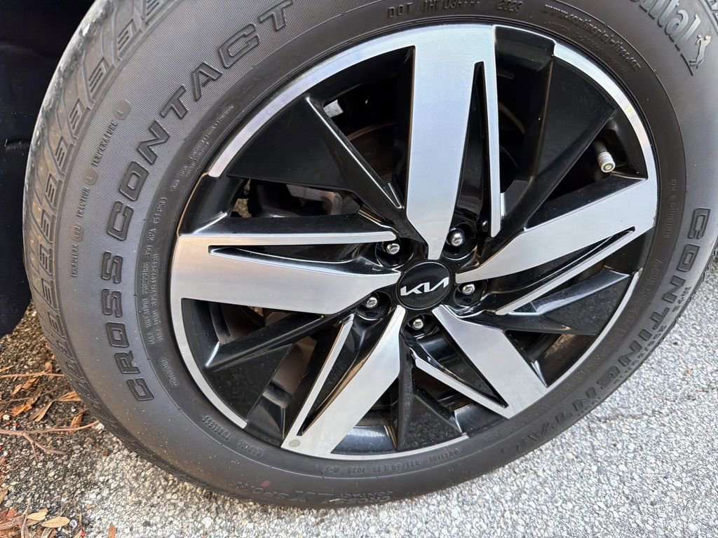 Certified 2023 Kia Sorento S FWD image 10