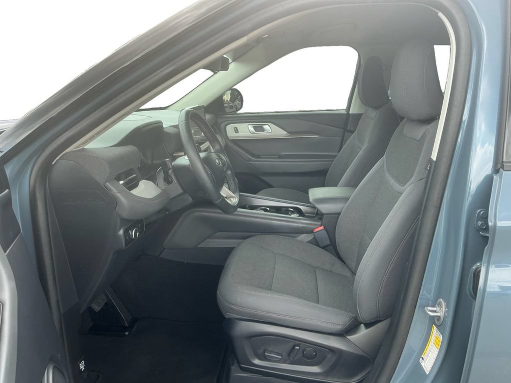 Used 2025 Ford Explorer Active RWD image 14