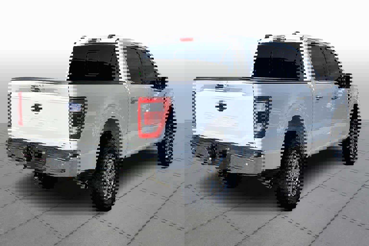 Used 2023 Ford F150 Lariat w/ Trailer Tow Package image 12