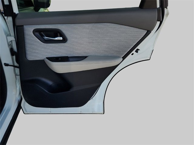 Used 2023 Nissan Rogue SV image 29