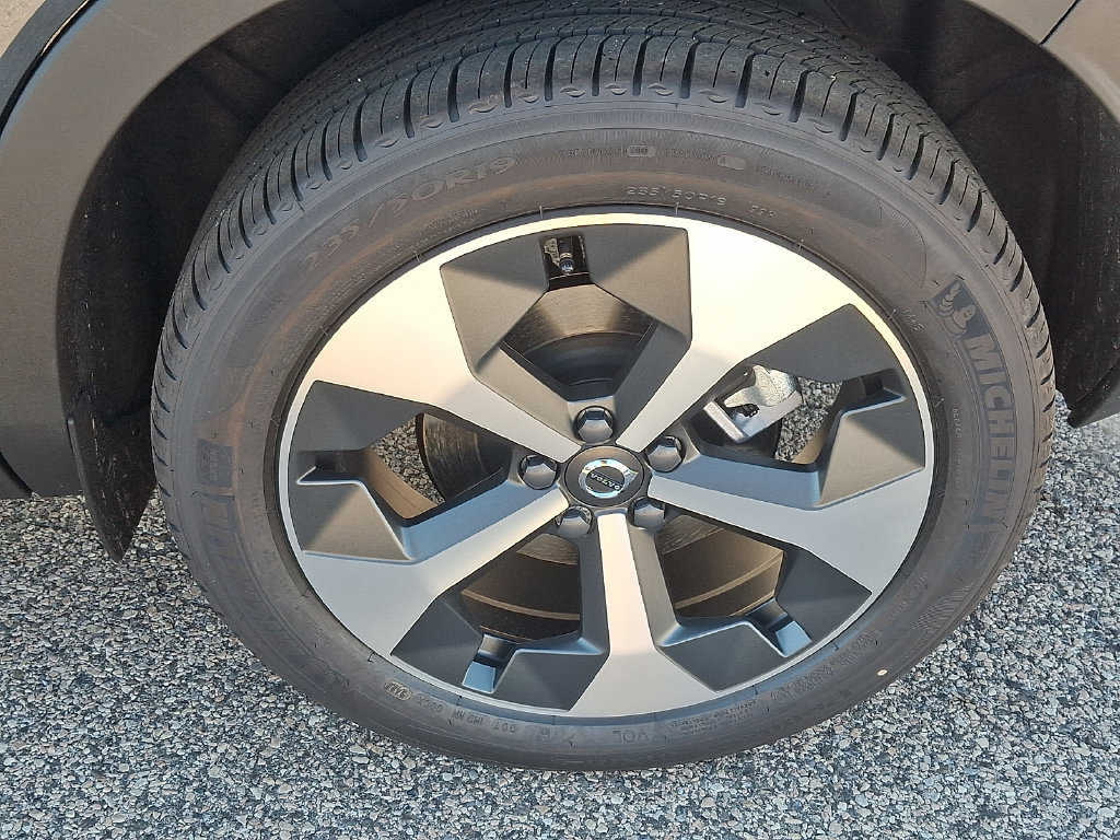 New 2026 Volvo XC40 B5 Plus w/ Protection Package Premier AWD/4WD image 7