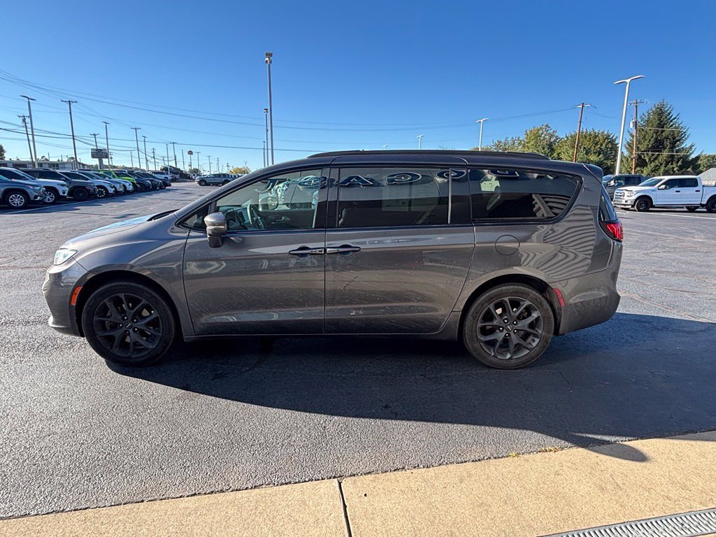 Used 2022 Chrysler Pacifica Touring-L w/ S Appearance Package AWD/4WD image 8