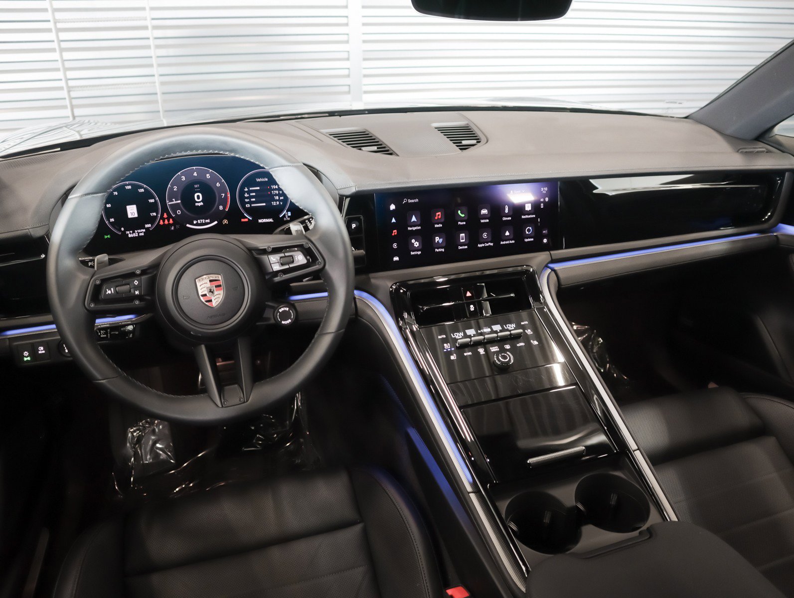 Certified 2025 Porsche Panamera image 20