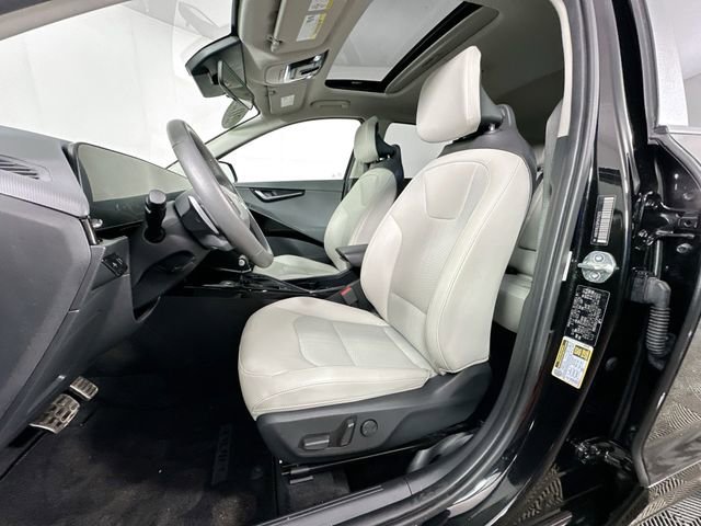 Used 2023 Kia Niro EX Touring image 4