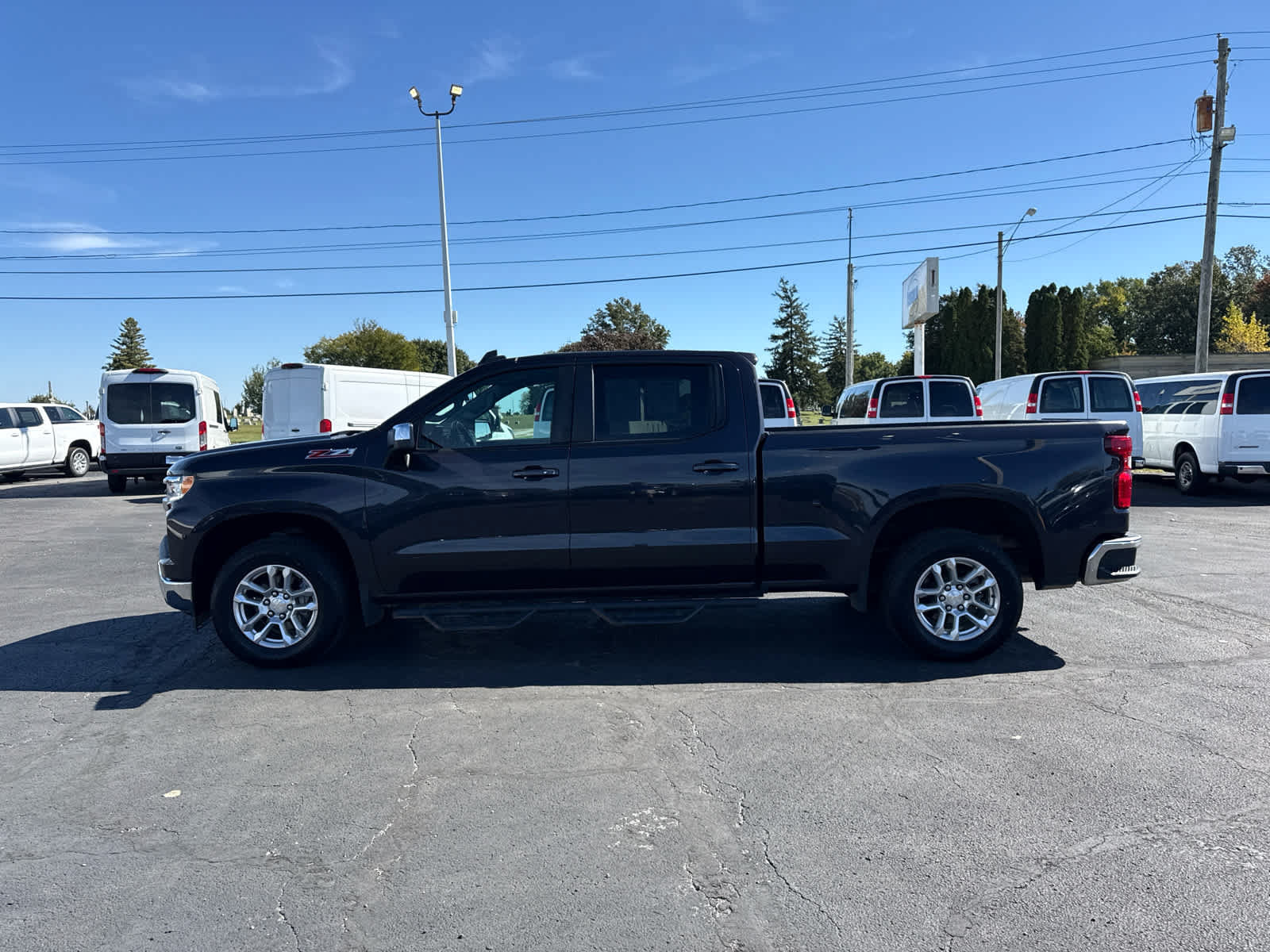 Certified 2022 Chevrolet Silverado 1500 LT AWD/4WD image 2