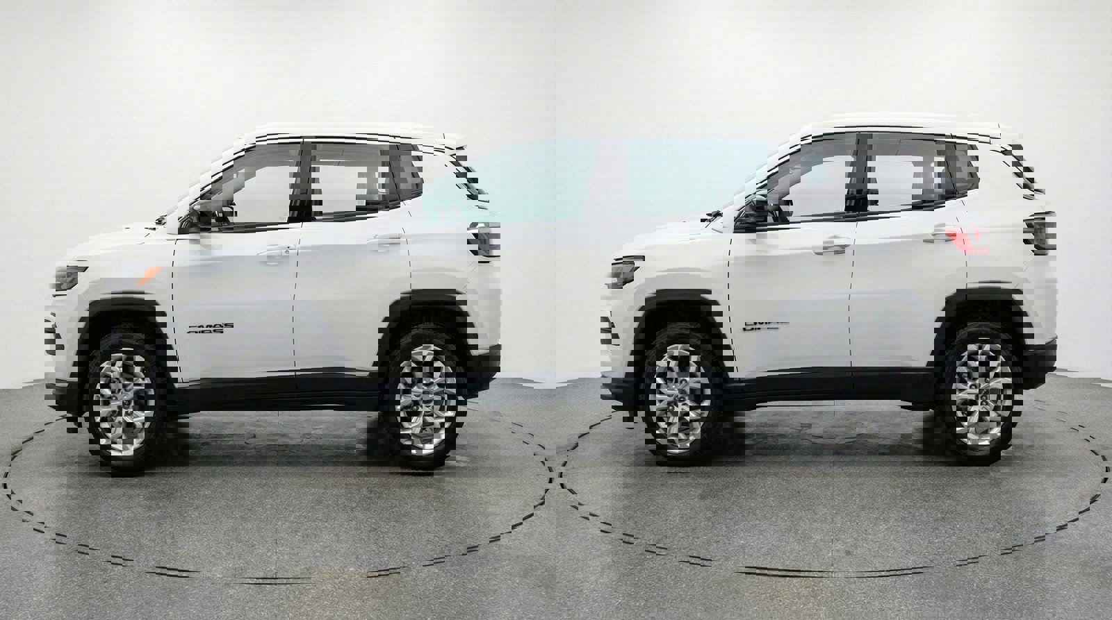 Used 2025 Jeep Compass Latitude image 4