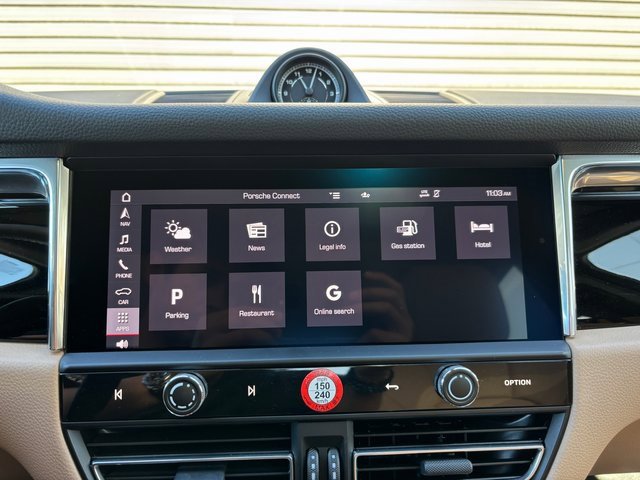 Certified 2025 Porsche Macan image 19