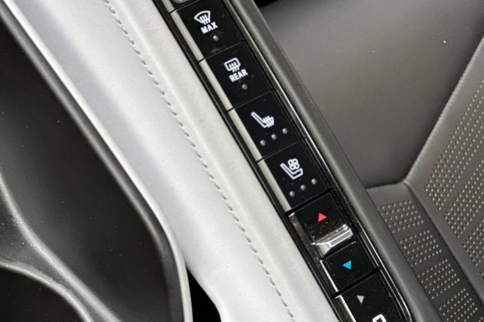 Used 2022 Chevrolet Corvette Stingray Premium Conv w/ Z51 Performance Package image 27