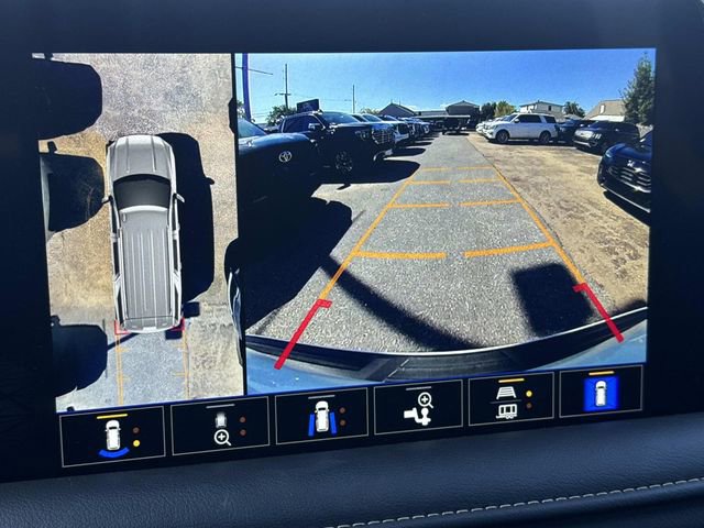 Used 2024 GMC Yukon XL SLT w/ SLT Luxury Package image 31