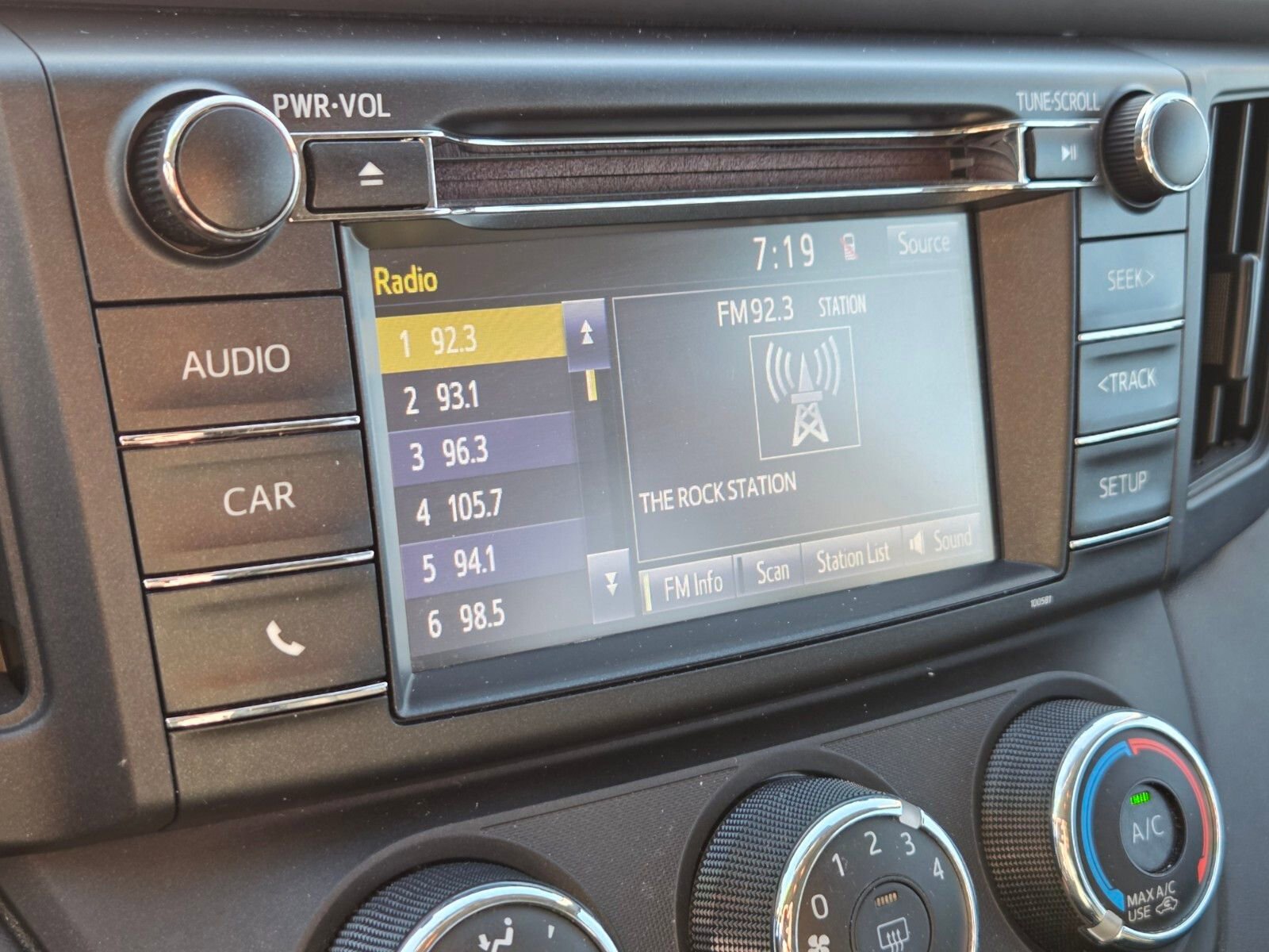 Used 2016 Toyota RAV4 LE FWD image 20