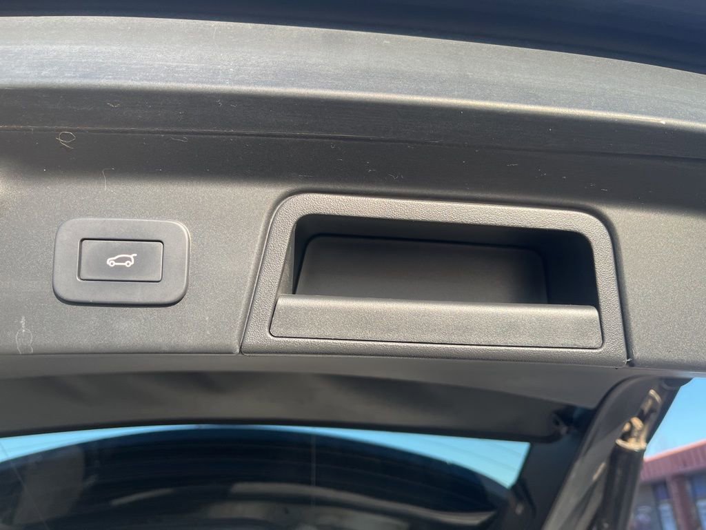 Used 2023 Land Rover Range Rover Velar R-Dynamic S image 14