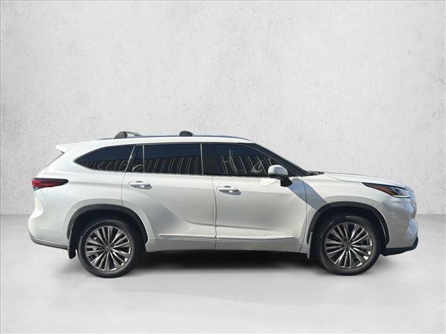 Used 2022 Toyota Highlander Platinum AWD/4WD image 4