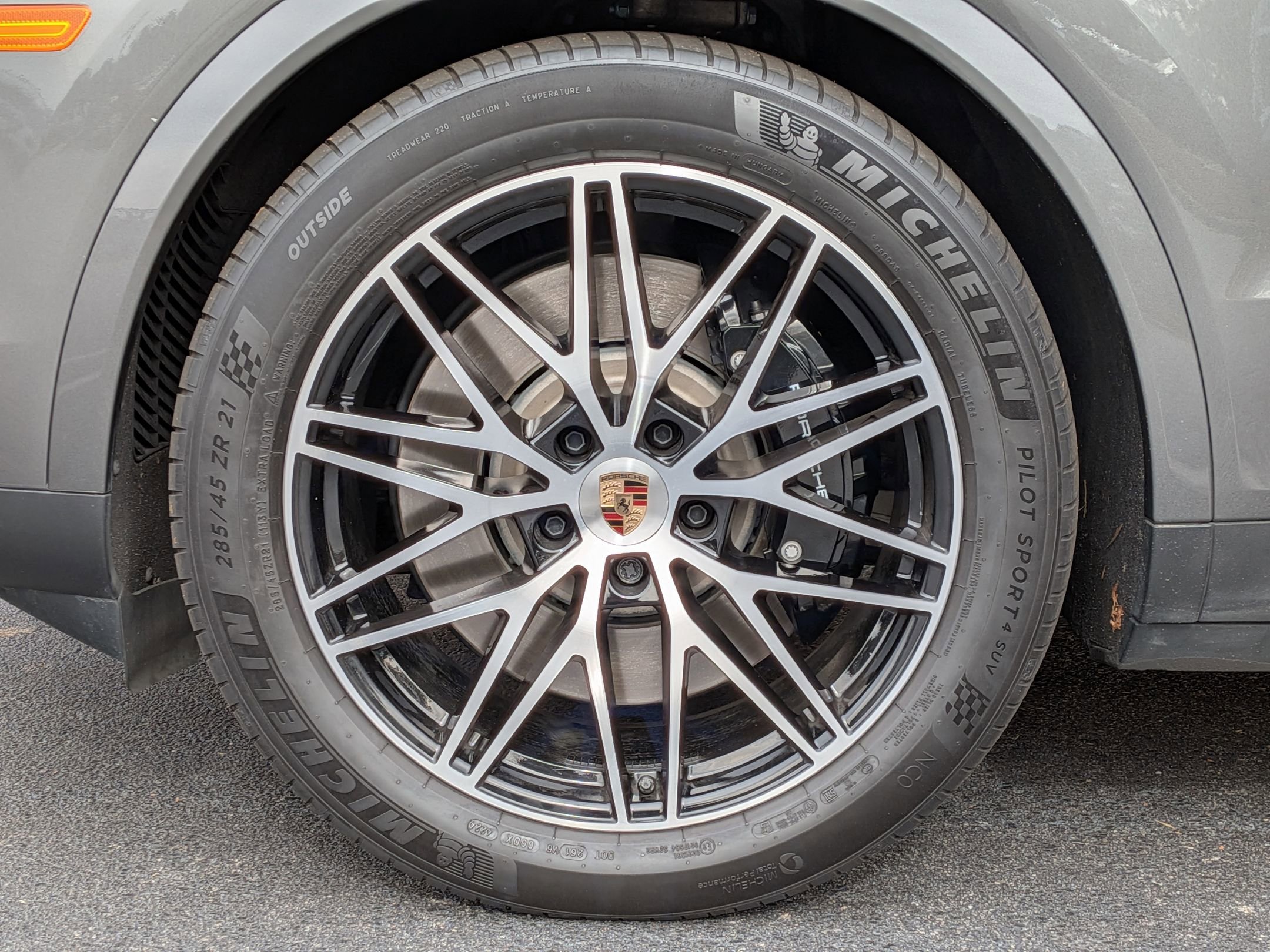 Certified 2025 Porsche Cayenne GTS AWD/4WD image 11