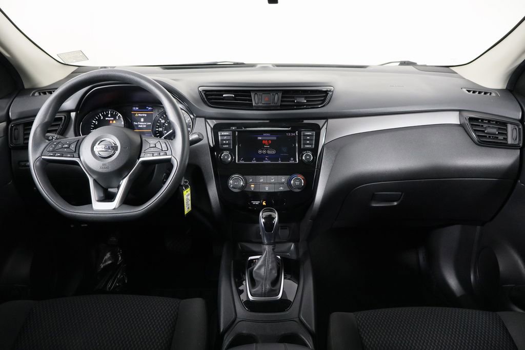 Used 2020 Nissan Rogue Sport S image 14