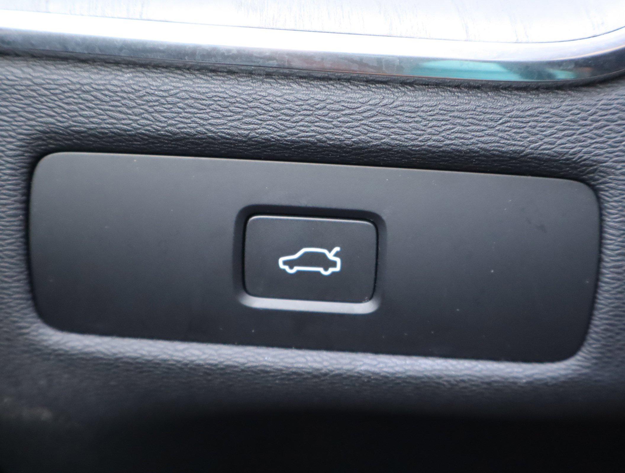 Used 2025 Volvo XC60 B5 Plus image 22