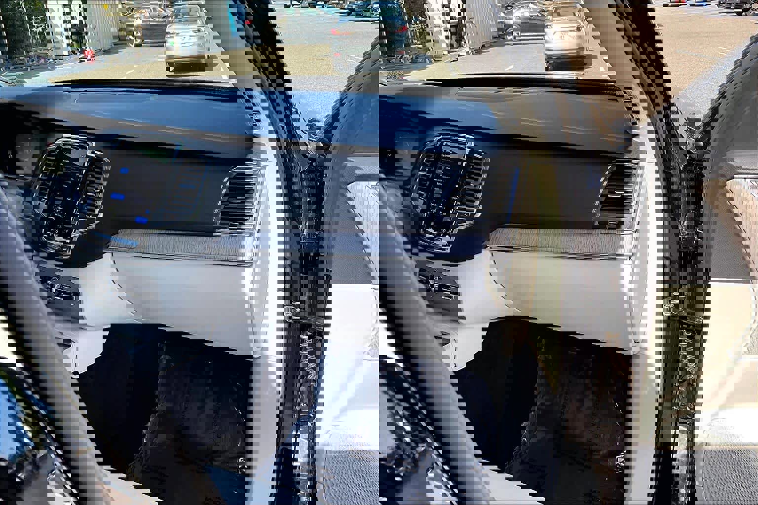 Used 2025 Volvo XC90 T8 Core w/ Climate Package image 18