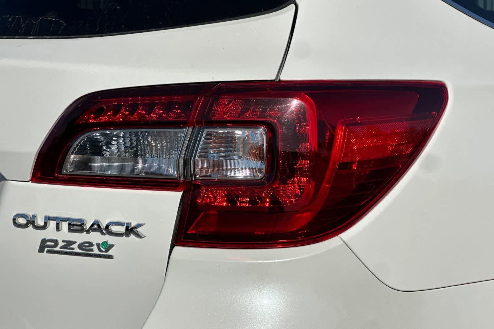 Used 2017 Subaru Outback 2.5i Premium AWD/4WD image 29