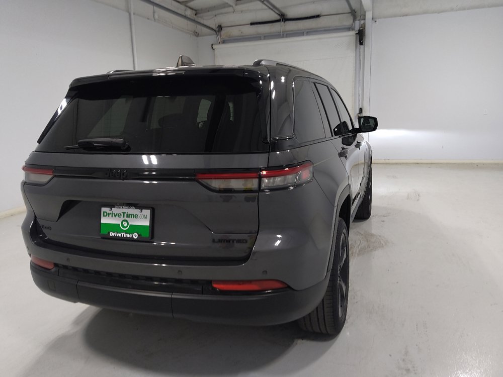 Used 2023 Jeep Grand Cherokee Limited w/ Black Appearance Package AWD/4WD image 7