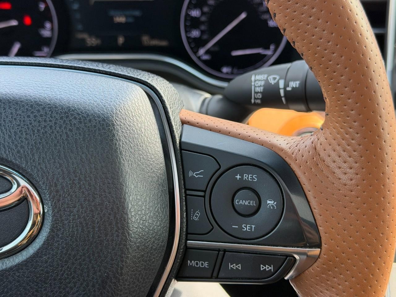 Used 2019 Toyota Avalon Limited image 23