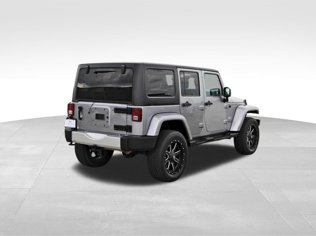 Used 2014 Jeep Wrangler Unlimited Sahara w/ Max Tow Package AWD/4WD image 4