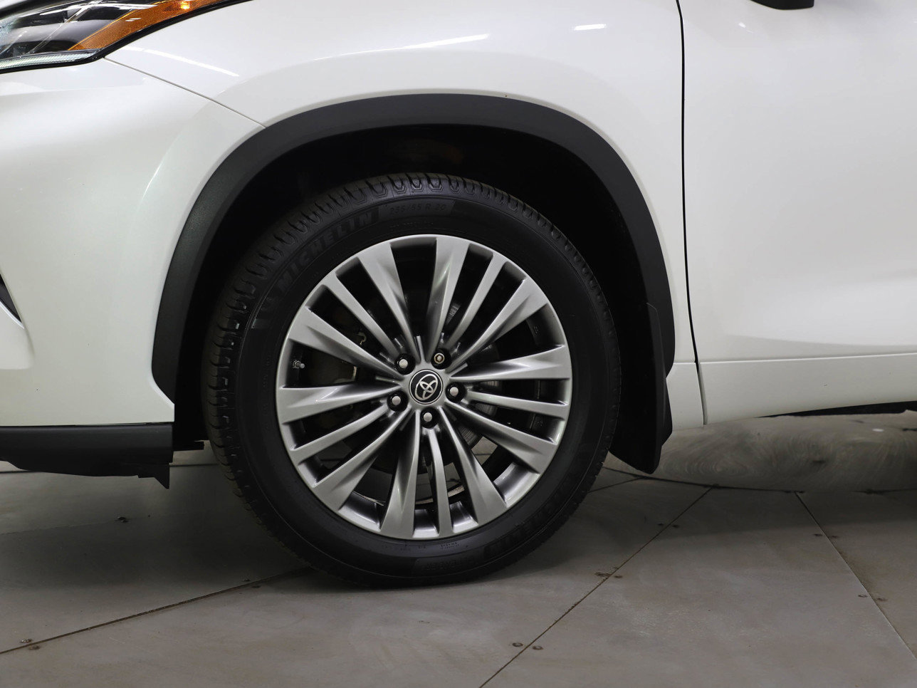 Used 2020 Toyota Highlander Platinum image 30
