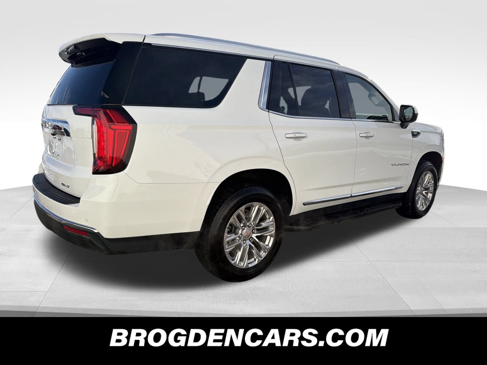 Used 2024 GMC Yukon SLT AWD/4WD image 3