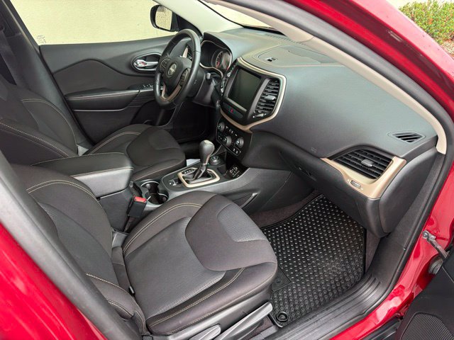 Used 2016 Jeep Cherokee Latitude w/ Cold Weather Group AWD/4WD image 15