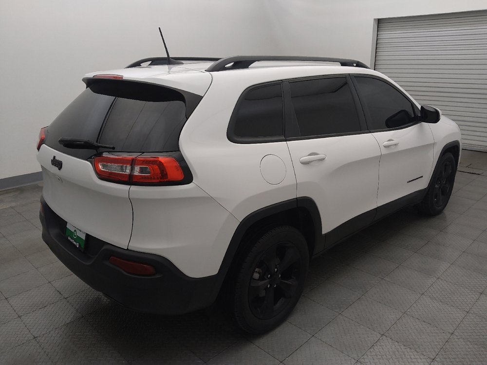 Used 2018 Jeep Cherokee Latitude w/ Altitude Package FWD image 9