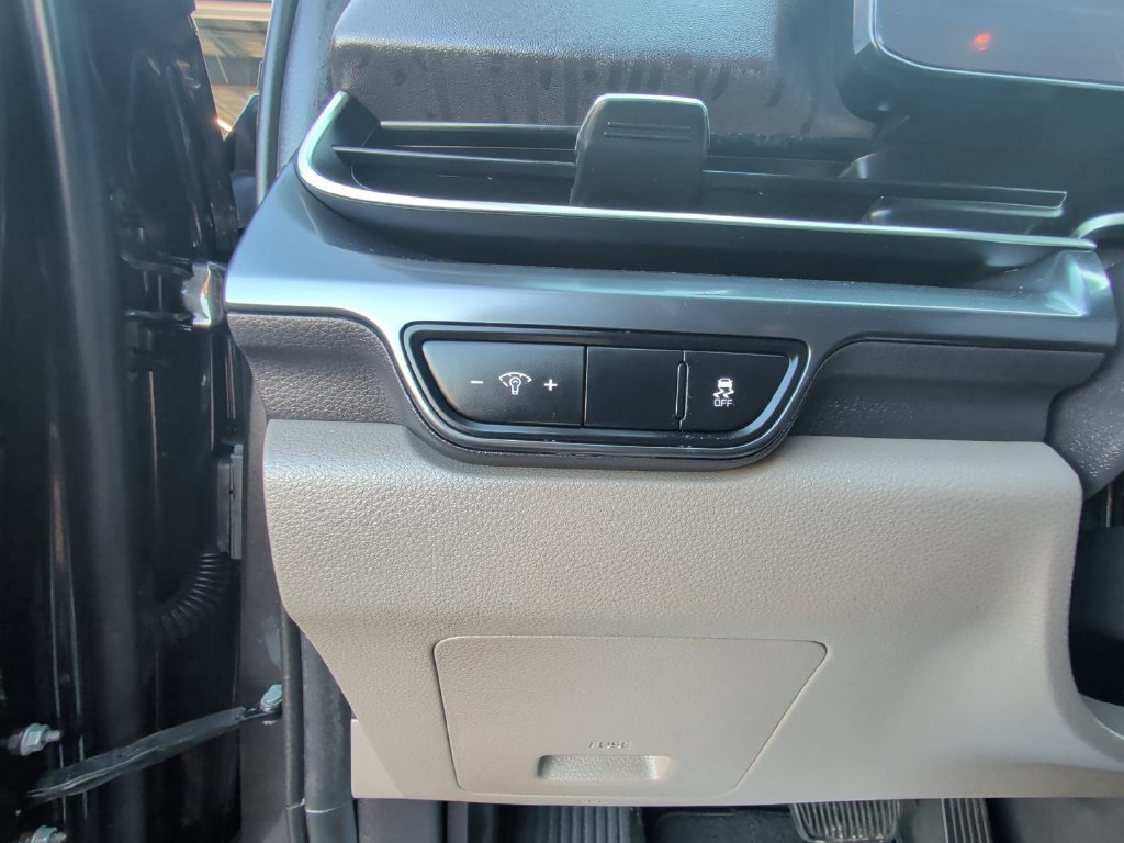 Used 2025 Kia Carnival FWD image 33