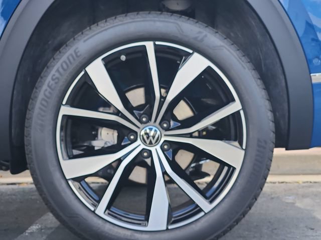New 2026 Volkswagen Atlas Cross Sport SEL Premium R-Line AWD/4WD image 13
