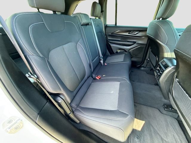 Used 2024 Jeep Grand Cherokee Laredo w/ Luxury Tech Group I RWD image 26