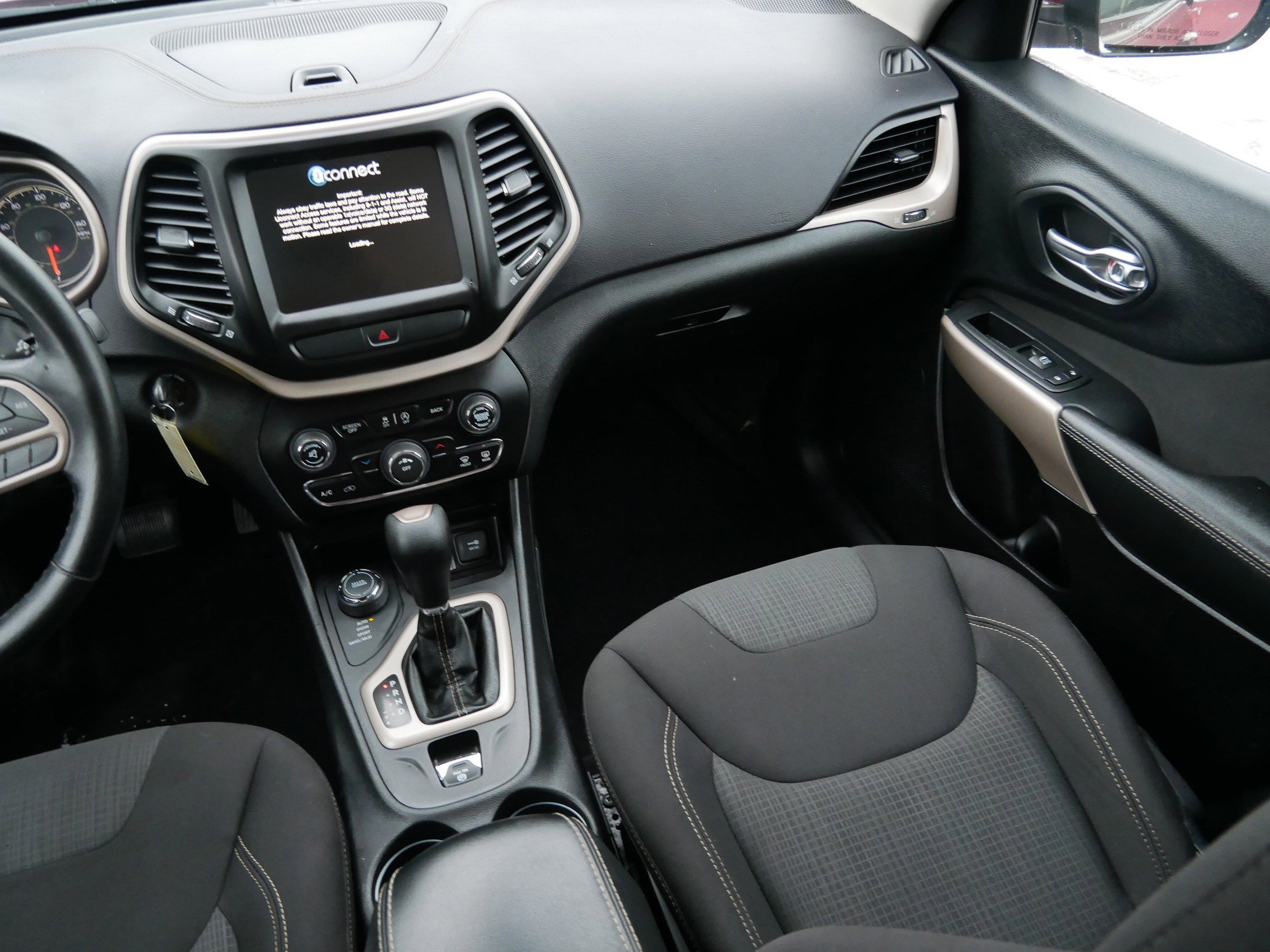 Used 2017 Jeep Cherokee Latitude image 11