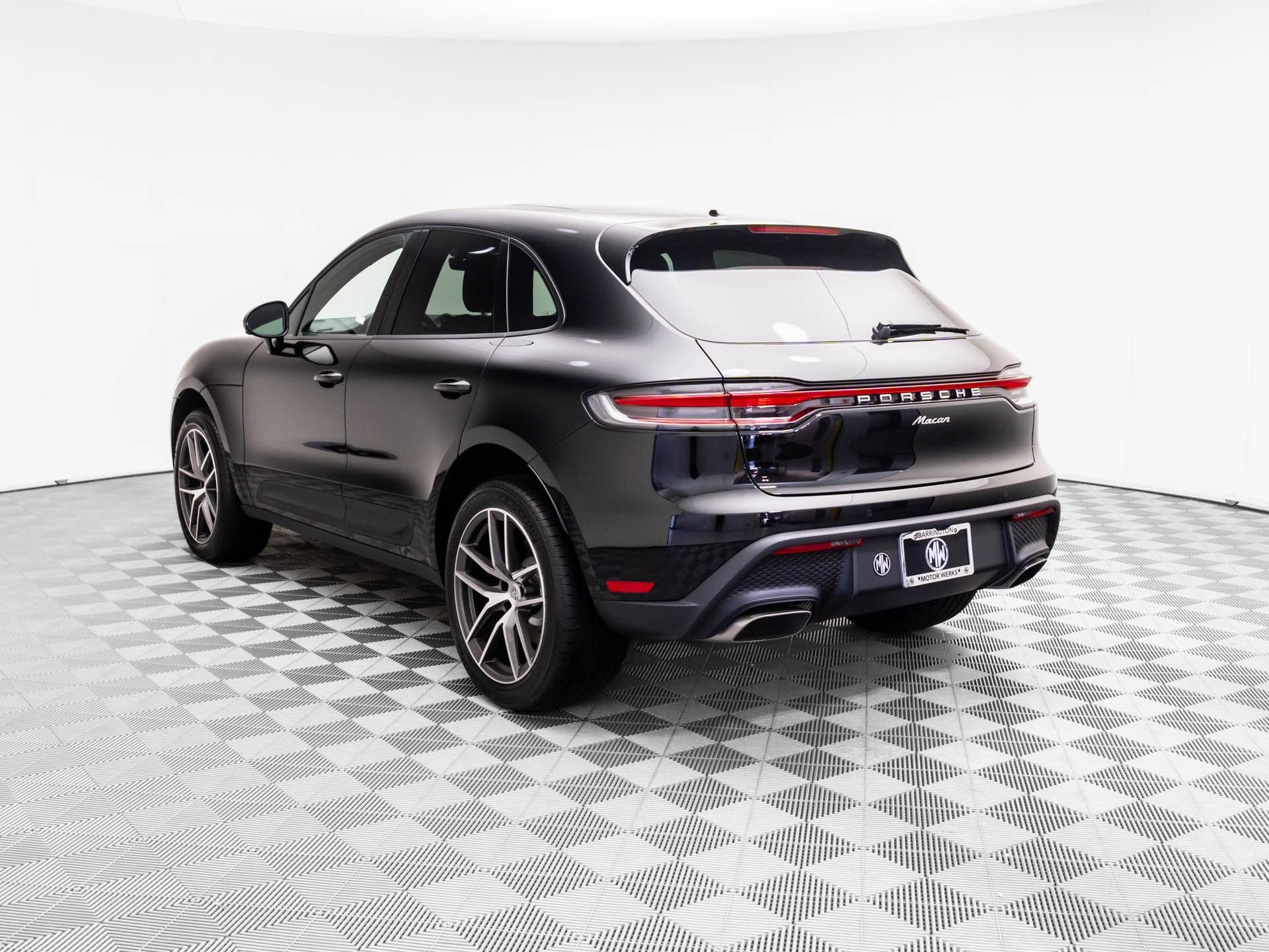 Certified 2026 Porsche Macan AWD/4WD image 3