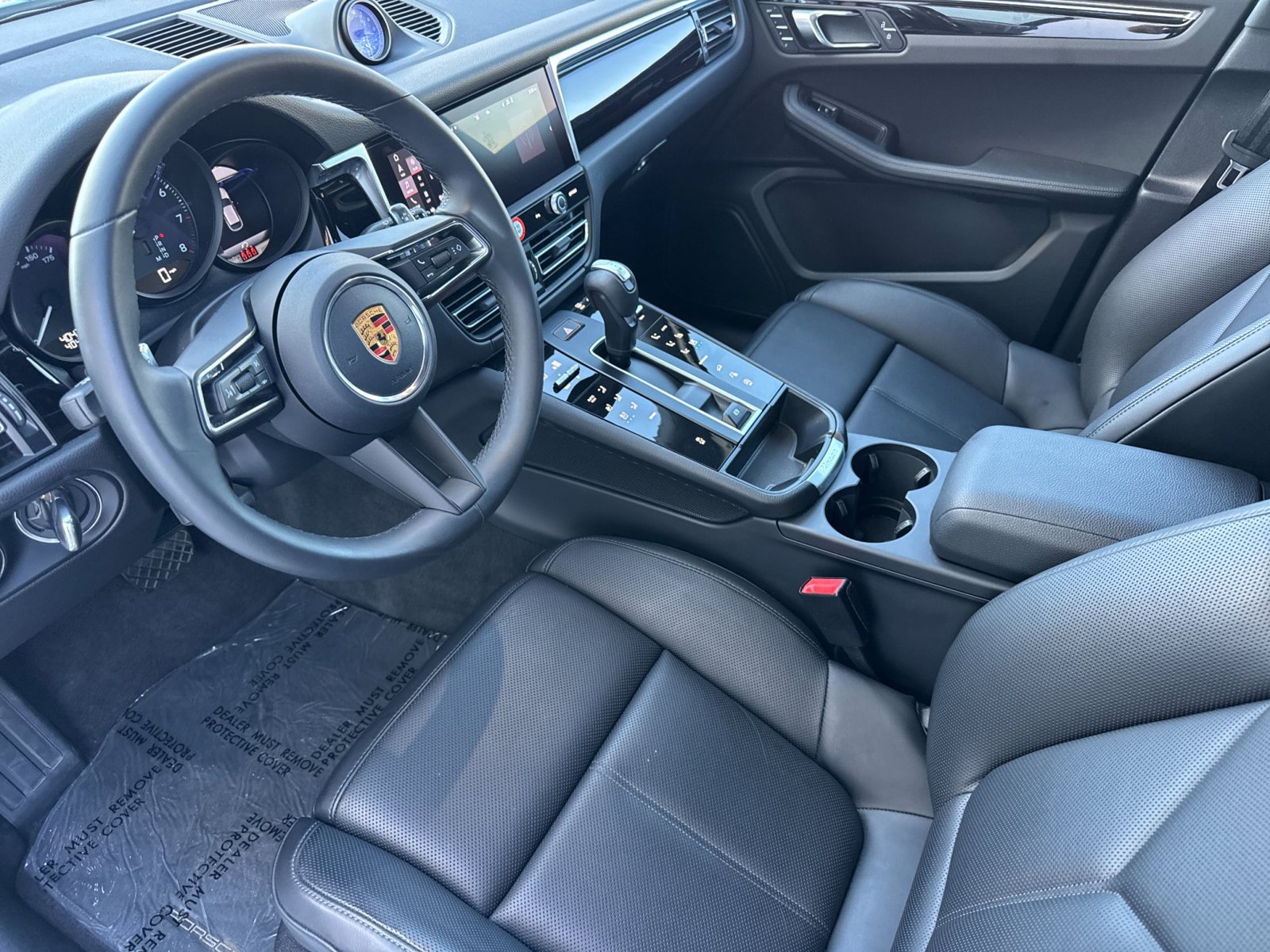 Certified 2026 Porsche Macan AWD/4WD image 5