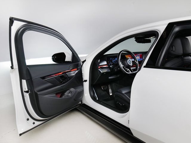 Used 2024 BMW i5 eDrive40i w/ M Sport Package RWD image 25