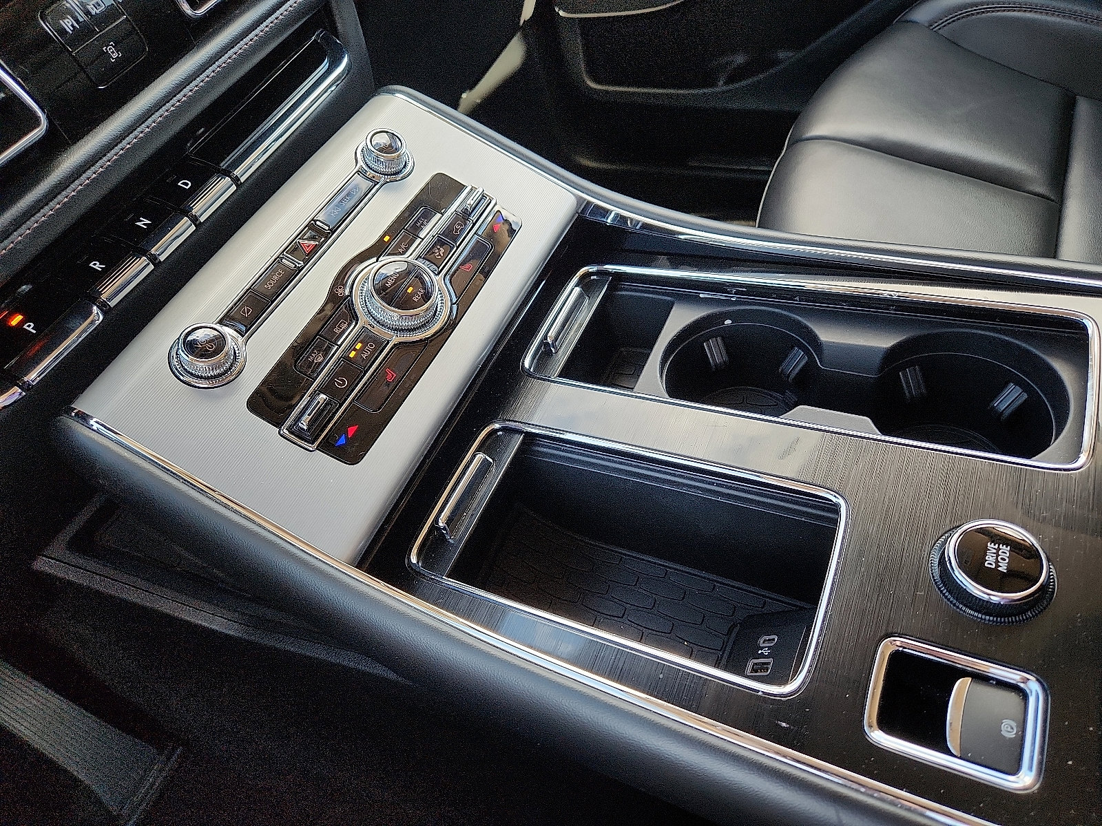 Used 2024 Lincoln Aviator 2WD w/ Premium Package image 20