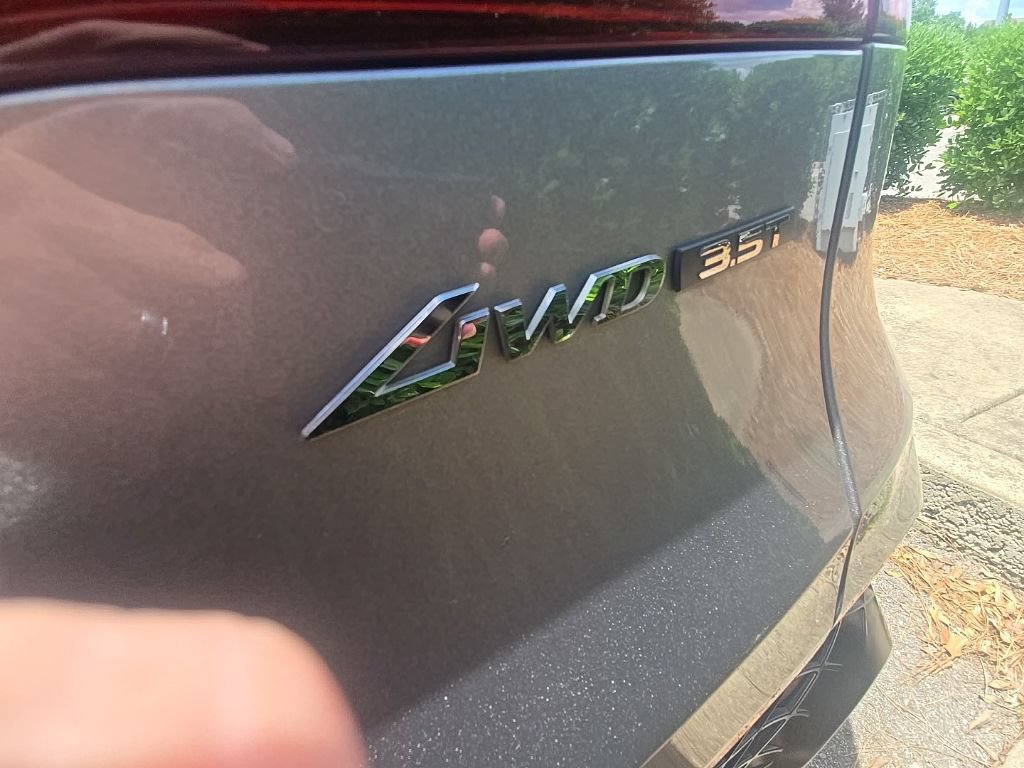 Used 2022 Genesis GV70 3.5T Sport w/ Sport Advanced Package AWD/4WD image 8