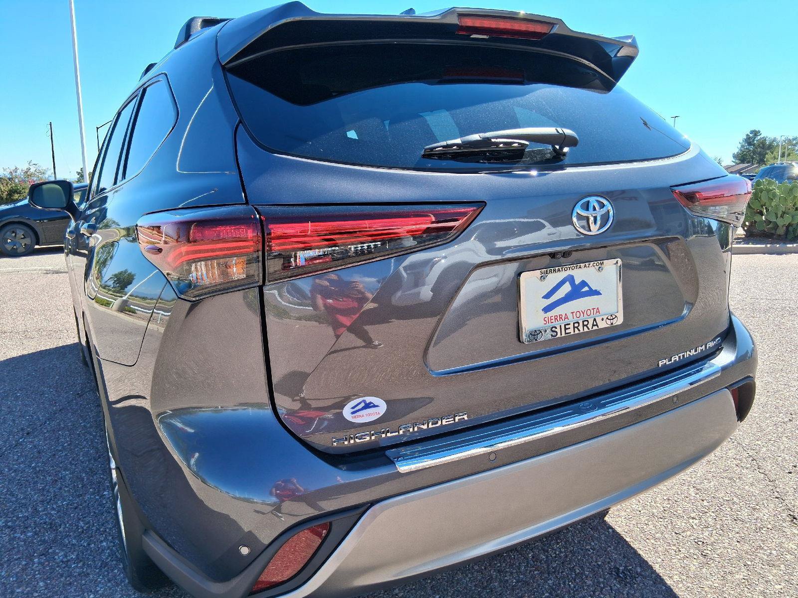 Certified 2024 Toyota Highlander Platinum AWD/4WD image 13