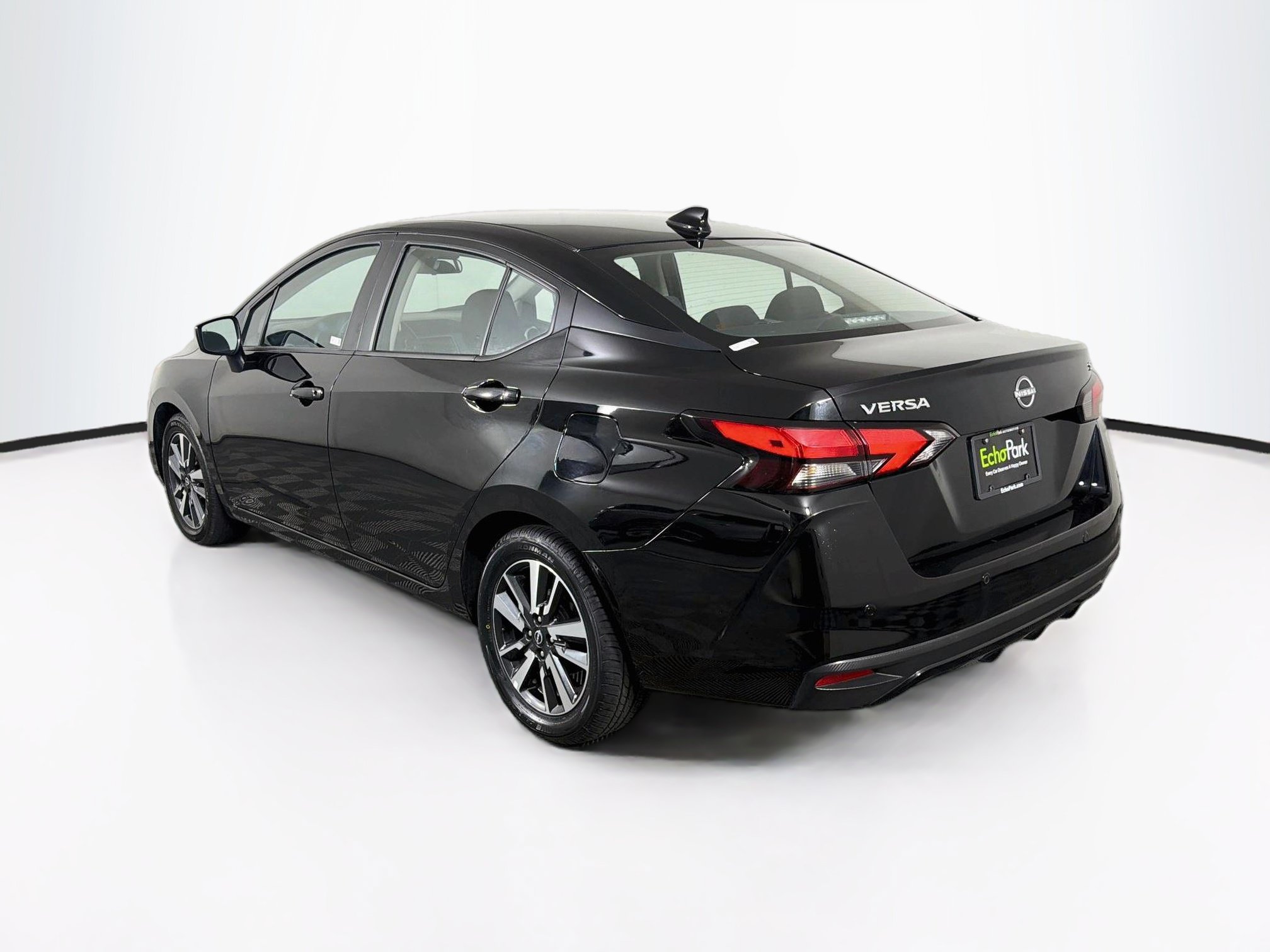 Used 2024 Nissan Versa SV FWD image 5
