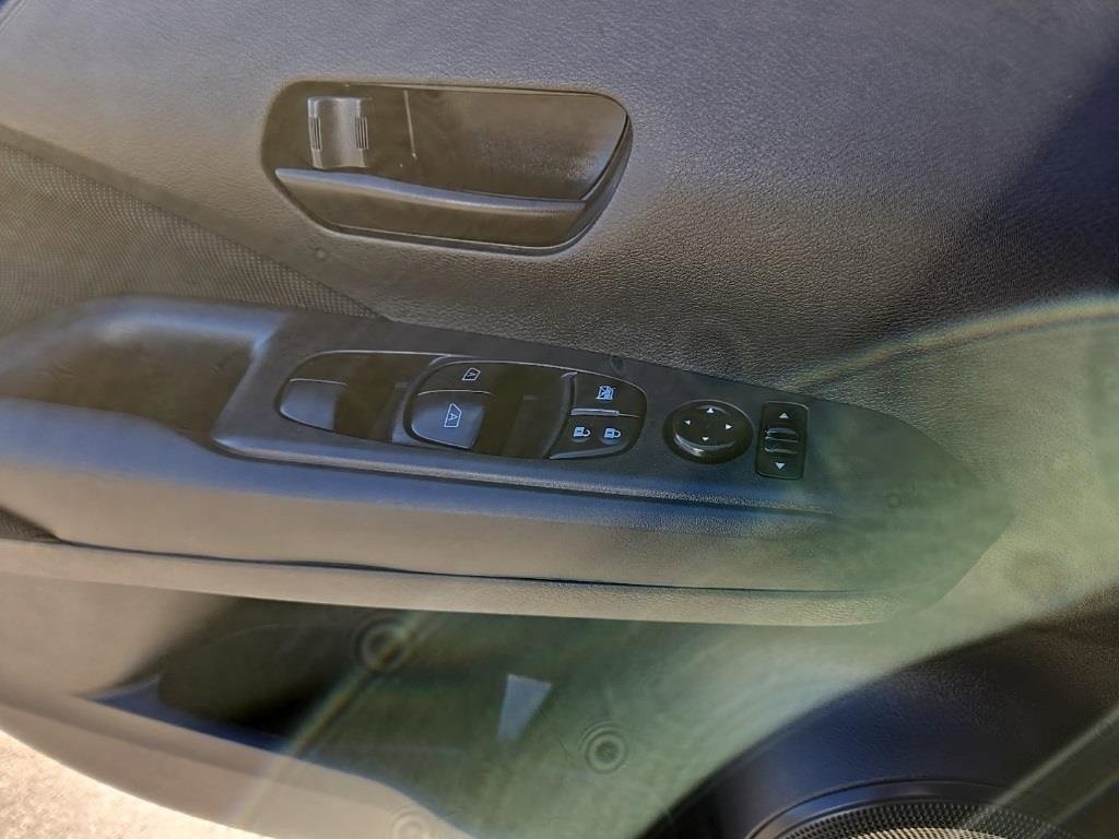 Used 2021 Nissan Kicks S image 34