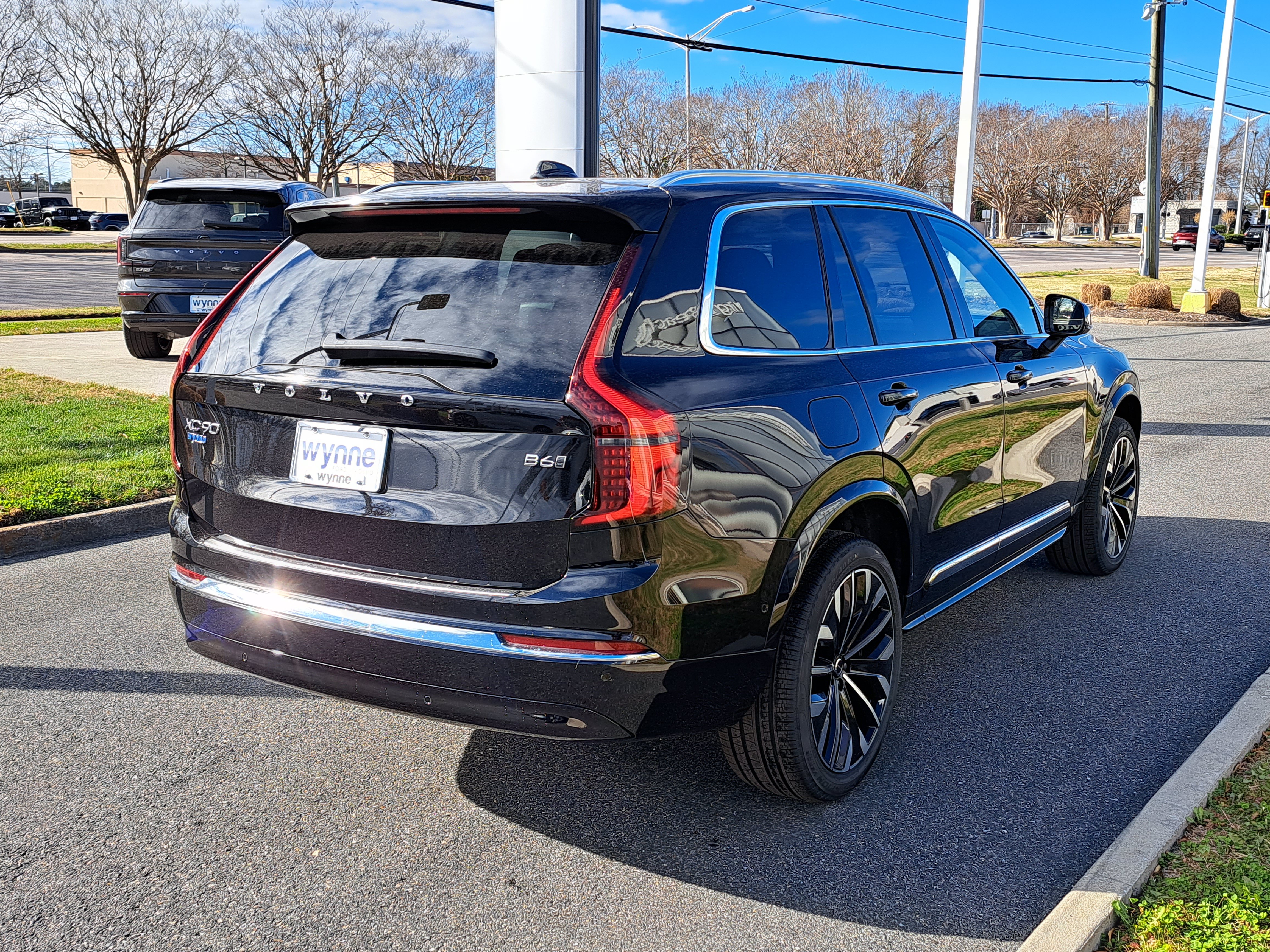 New 2026 Volvo XC90 B6 Plus w/ Protection Package Premier AWD/4WD image 3