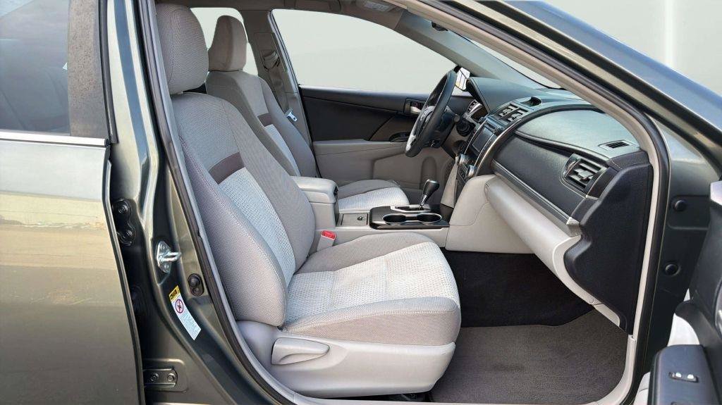 Used 2013 Toyota Camry LE FWD image 13