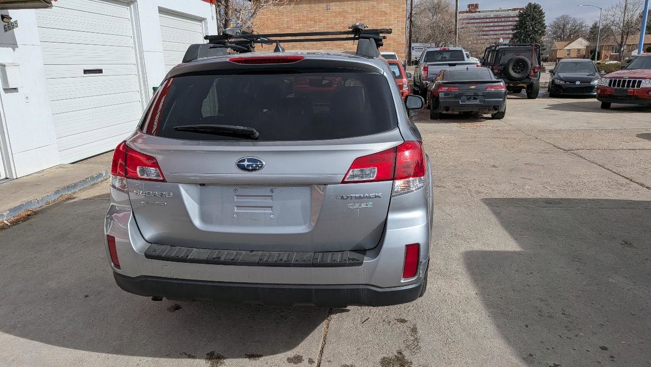 Used 2011 Subaru Outback 2.5i Limited w/ PWR Moonroof Pkg AWD/4WD image 6