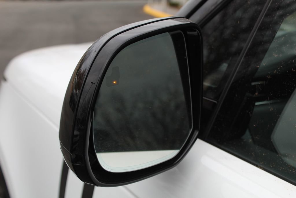 Used 2025 Land Rover Range Rover SE image 13